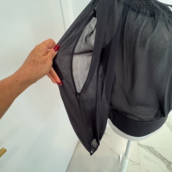 BCBG MaxAzria Sheer top, long sleeves with slits Scooped neck Size XXS Black - Picture 4 of 8